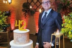Post-Aniversario-Dr.-Irismar-Andade-Dr.-Anselmo-Andrade-e-Erika-Paredes-20_17_04_2022