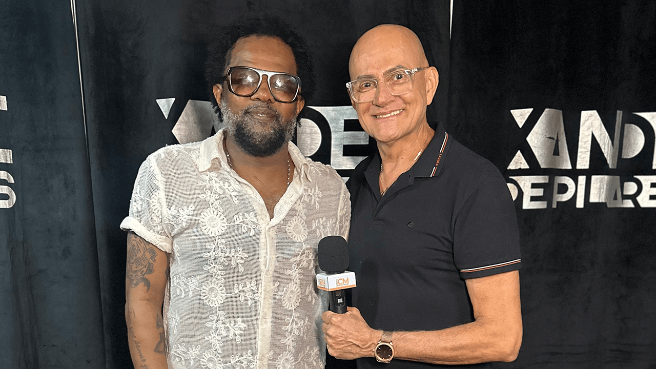 Entrevista com Xande de Pilares Entrevista com Xande de Pilares