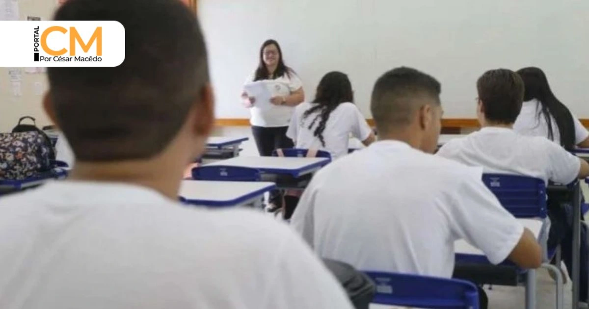 Governo do Ceará efetua pagamento de reajuste de 5,4% aos professores com retroativo de janeiro e fevereiro