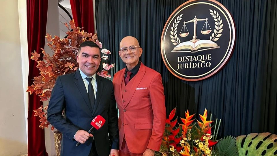 O Theatro São João foi palco, na noite desta quinta-feira (25), de mais uma edição do Destaque Jurídico 2026, evento que se consolidou como uma das principais homenagens aos profissionais da área jurídica da região Norte do Ceará.