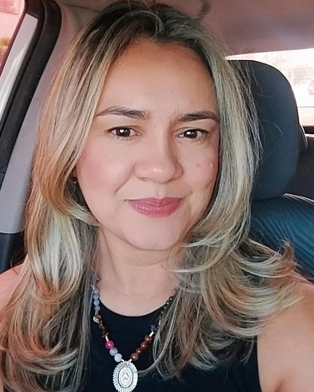 ANGELA GOMES 27