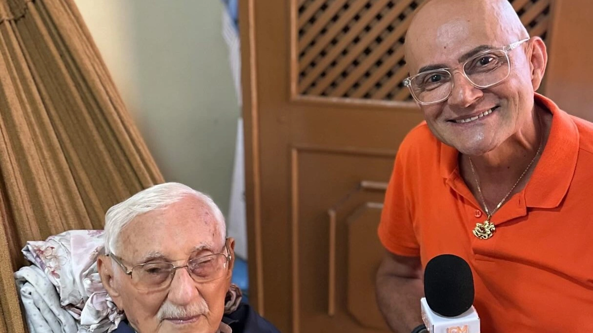Tive o privilégio de entrevistar Seu Aderbal Portela quando completou 107 anos. Um homem de lucidez admirável, histórias inesquecíveis e um coração acolhedor. 