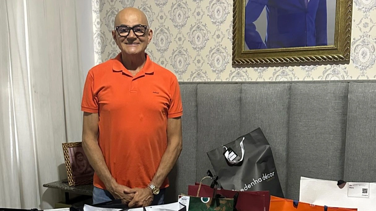 Recebendo meus presentes com o coração cheio de gratidão! 🎁❤️